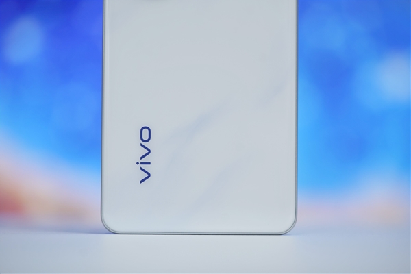 充电一次玩游戏14小时！vivo S19图赏