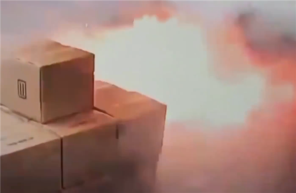 韩国电池厂大火监控视频曝光：锂电池冒烟后迅速爆燃