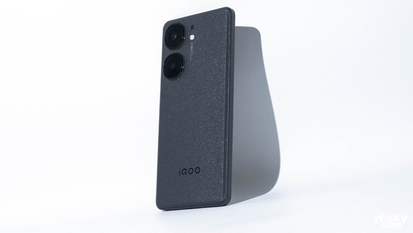 iQOO Neo9S Pro+上手：同档最香的骁龙8 Gen3手机