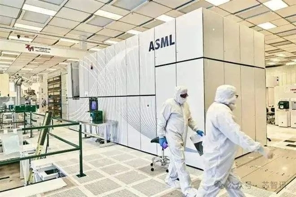 ASML光刻机在华斥地销售占比49%！好意思国威胁长臂统治 股价暴跌13%