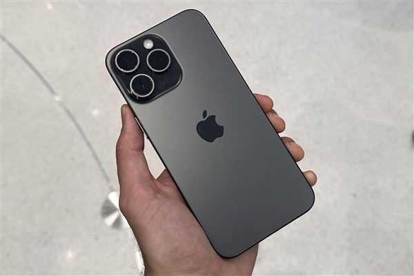 iPhone玩移植版3A游戏大作：体验堪忧 钱白花了