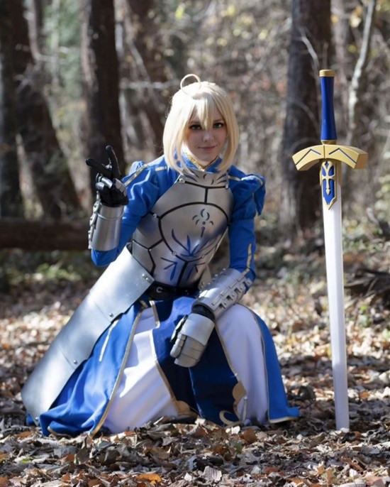 俄妹COS《Fate》Saber：泳装呆毛王 靓丽吸睛