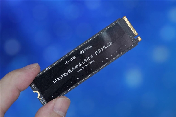 《黑神话：悟空》联名版！长江存储TiPlus7100 2TB SSD图赏