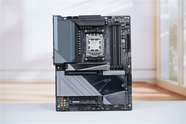 AI自动超频！技嘉X870E AORUS MASTER超级雕主板图赏