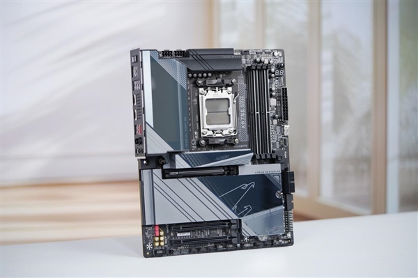 AI自动超频！技嘉X870E AORUS MASTER超级雕主板图赏