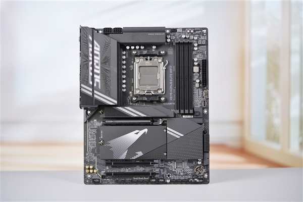 锐龙9000主流搭档！技嘉小雕X870 AORUS ELITE WIFI7图赏