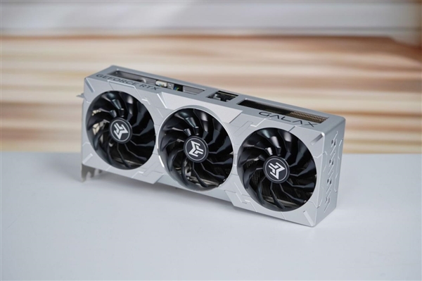 硬核全金属！影驰RTX 4070 Ti SUPER金属大师Plus OC图赏