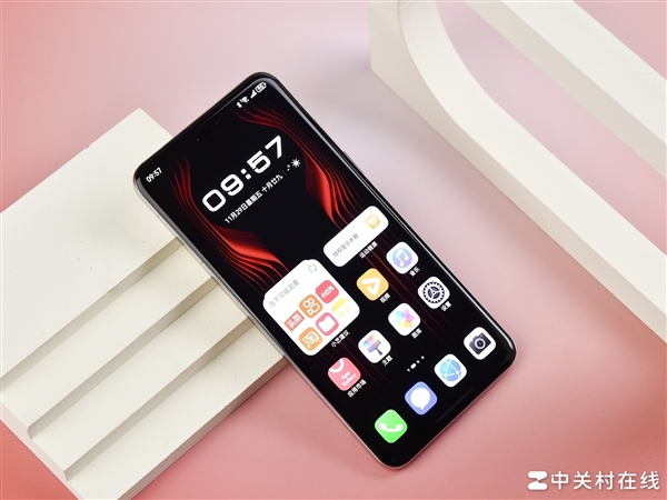 华为Mate 70 RS非凡大师上手：手机王者实至名归