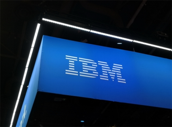 IBM发布全新光电共封装工艺：AI模型训练速度将提升5倍