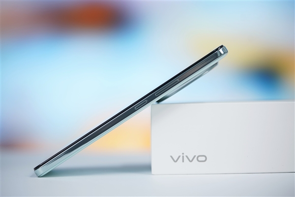 清新美背种草了！vivo Y300图赏