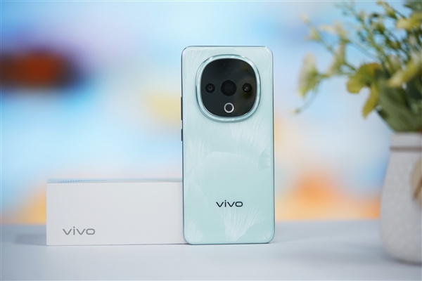 清新美背种草了！vivo Y300图赏