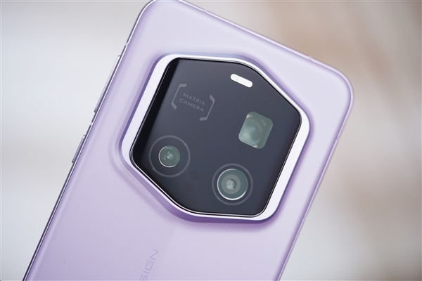 100倍变焦超远摄之王！荣耀Magic7 RSR保时捷设计图赏