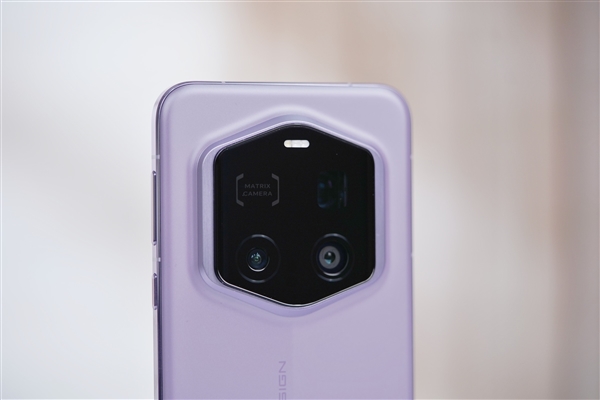 100倍变焦超远摄之王！荣耀Magic7 RSR保时捷设计图赏