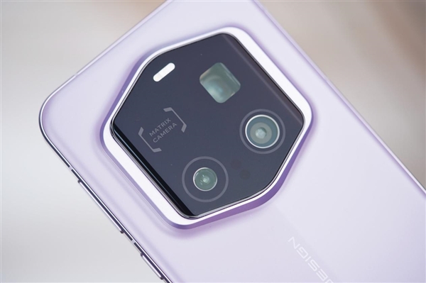 100倍变焦超远摄之王！荣耀Magic7 RSR保时捷设计图赏