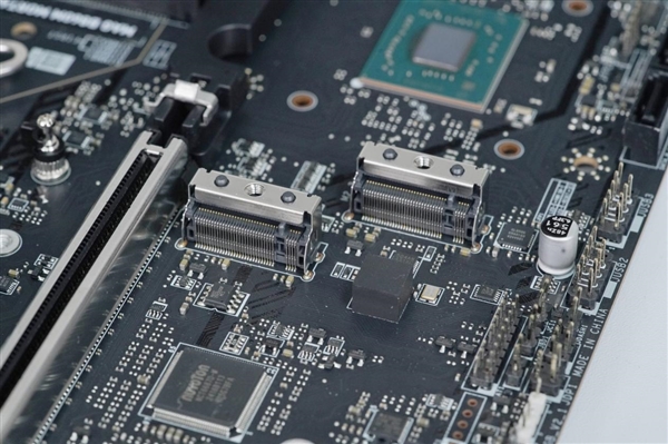 支持显卡快拆！微星B860M MORTAR WIFI主板图赏