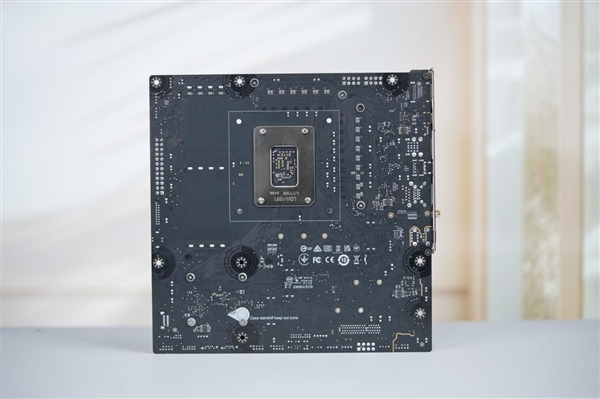 支持显卡快拆！微星B860M MORTAR WIFI主板图赏