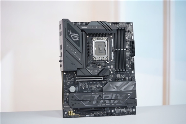 Intel新一代主流座驾！华硕ROG STRIX B860-F GAMING WIFI主板图赏