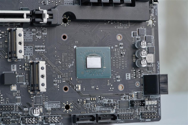 支持显卡快拆！微星B860M MORTAR WIFI主板图赏