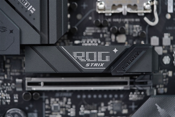 Intel新一代主流座驾！华硕ROG STRIX B860-F GAMING WIFI主板图赏