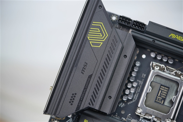 支持显卡快拆！微星B860M MORTAR WIFI主板图赏