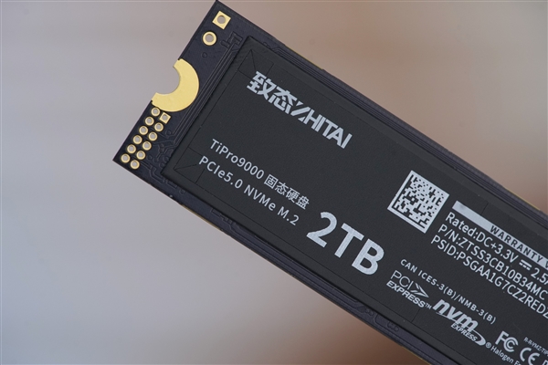 速度逼近PCIe 5.0极限！长江存储致态TiPro9000 2TB SSD图赏