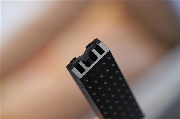 速度逼近PCIe 5.0极限！长江存储致态TiPro9000 2TB SSD图赏