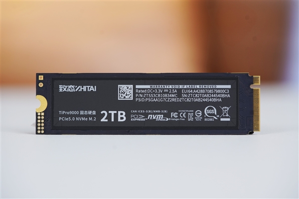 速度逼近PCIe 5.0极限！长江存储致态TiPro9000 2TB SSD图赏
