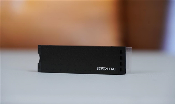 速度逼近PCIe 5.0极限！长江存储致态TiPro9000 2TB SSD图赏