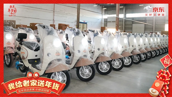 刘强东给老家送出超5万件年货 多辆大卡车太壮观