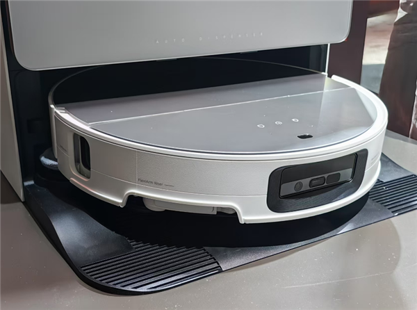 石头自清洁扫拖机器人产品G30发布：首创0缠系统与底盘升降