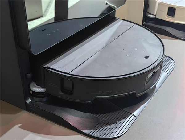 石头自清洁扫拖机器人产品G30发布：首创0缠系统与底盘升降