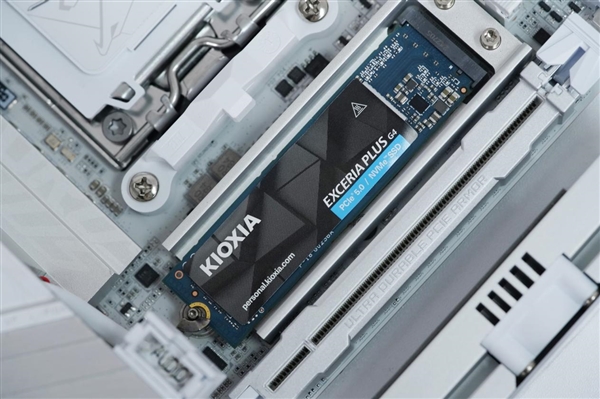 狂飙10000MB/s！铠侠EXCERIA PLUS G4 1TB SSD图赏