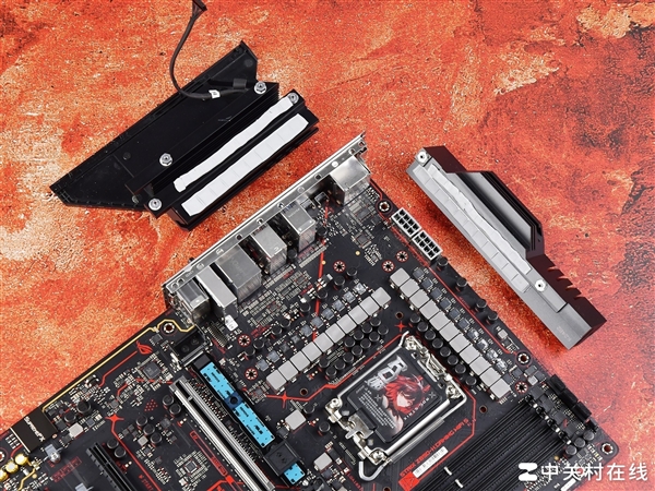 华硕Z890 RO姬主板上手:一键超频太好用了