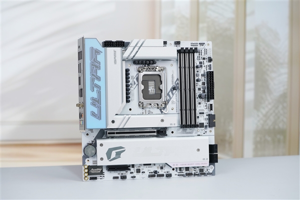 波普艺术高颜值！七彩虹iGame B860M Ultra V20主板图赏