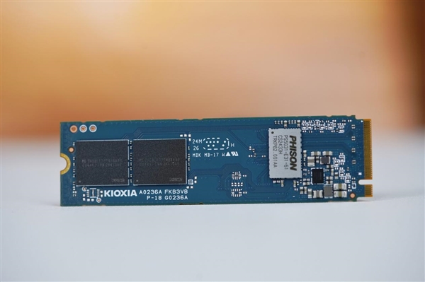 狂飙10000MB/s！铠侠EXCERIA PLUS G4 1TB SSD图赏