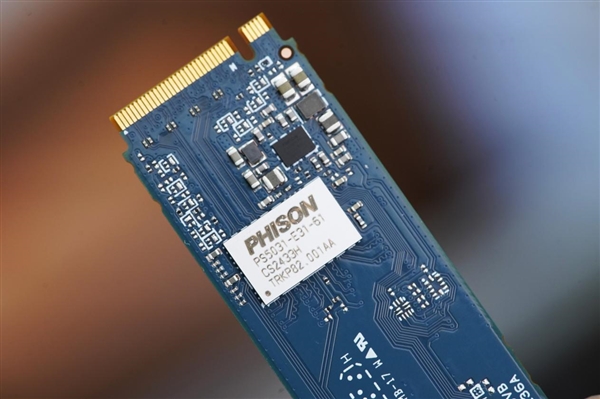 狂飙10000MB/s！铠侠EXCERIA PLUS G4 1TB SSD图赏