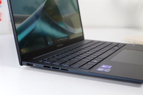 13.9mm机身塞进酷睿Ultra 200H!华硕灵耀14 2025 AI超轻薄本上手