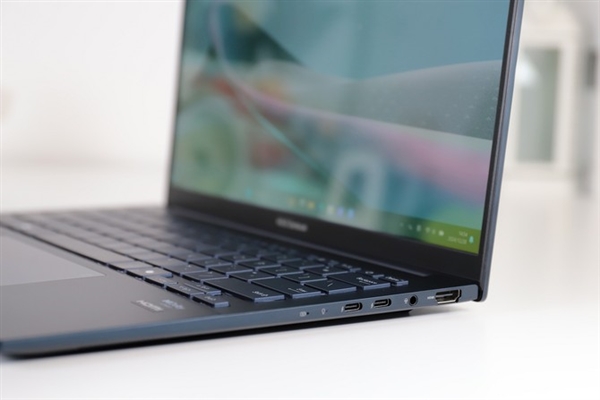 13.9mm机身塞进酷睿Ultra 200H!华硕灵耀14 2025 AI超轻薄本上手