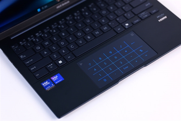 13.9mm机身塞进酷睿Ultra 200H!华硕灵耀14 2025 AI超轻薄本上手