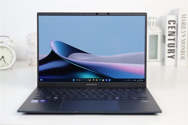 13.9mm机身塞进酷睿Ultra 200H!华硕灵耀14 2025 AI超轻薄本上手