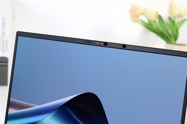 13.9mm机身塞进酷睿Ultra 200H!华硕灵耀14 2025 AI超轻薄本上手