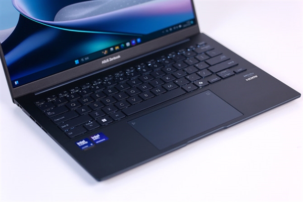 13.9mm机身塞进酷睿Ultra 200H!华硕灵耀14 2025 AI超轻薄本上手