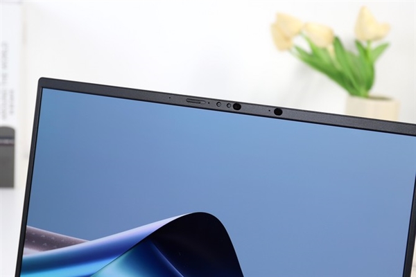 13.9mm机身塞进酷睿Ultra 200H!华硕灵耀14 2025 AI超轻薄本上手