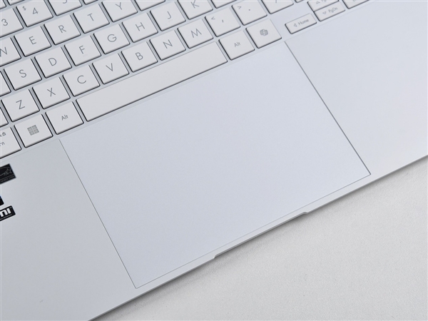 华硕灵耀16 Air笔记本上手：酷睿Ultra AI轻薄本的巅峰之作