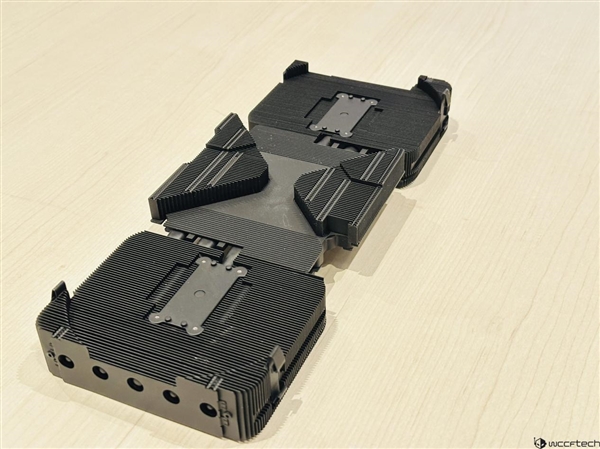 双风扇双散热600W！NVIDIA RTX 50系列公版散热方案拆解