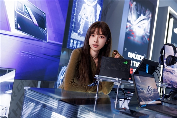 30秒免工具快拆、超视屏幕！ROG笔记本展示真创新