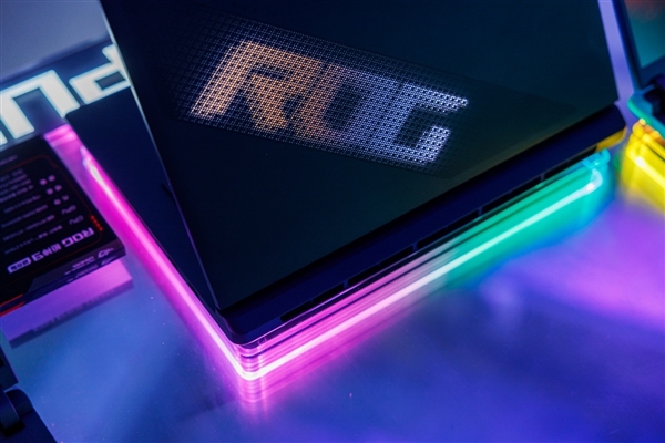 30秒免工具快拆、超视屏幕！ROG笔记本展示真创新