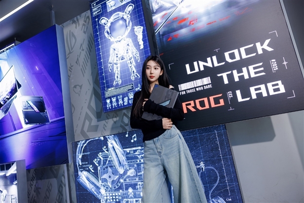 30秒免工具快拆、超视屏幕！ROG笔记本展示真创新