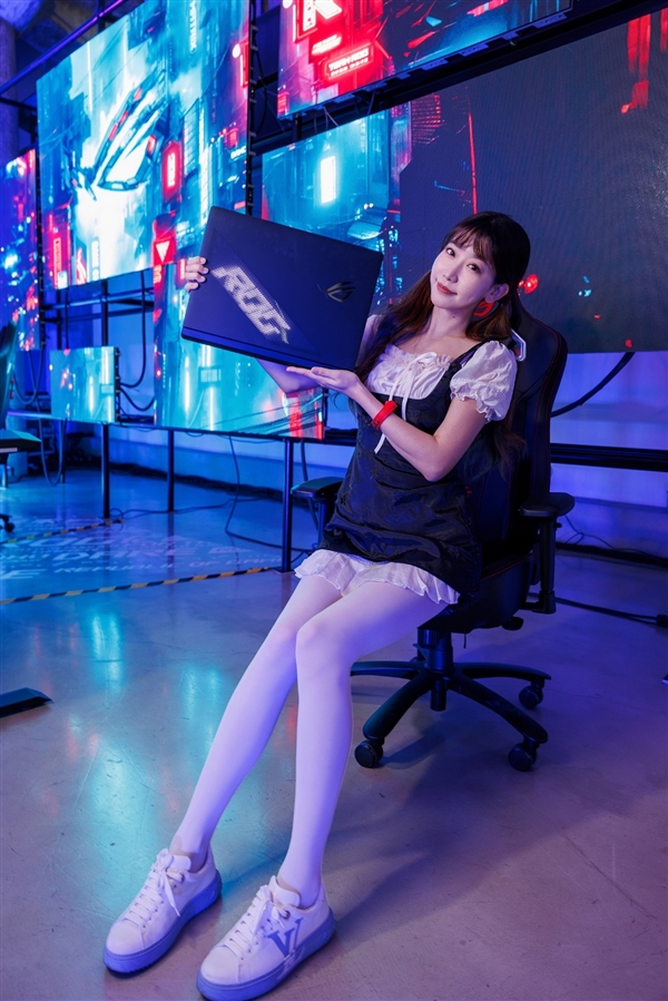 30秒免工具快拆、超视屏幕！ROG笔记本展示真创新