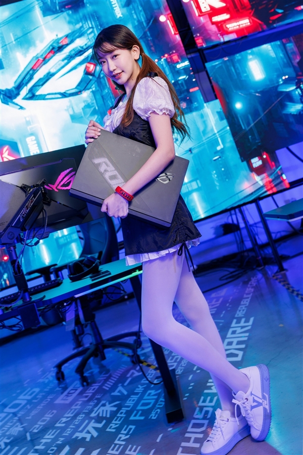 30秒免工具快拆、超视屏幕！ROG笔记本展示真创新